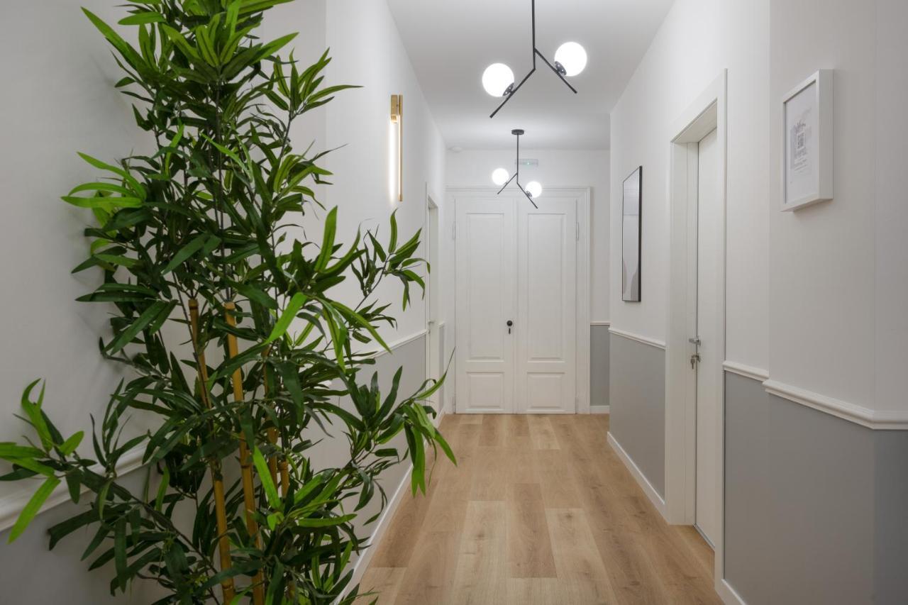 Trieste Timeless 2-Bedrooms Flat Ngoại thất bức ảnh